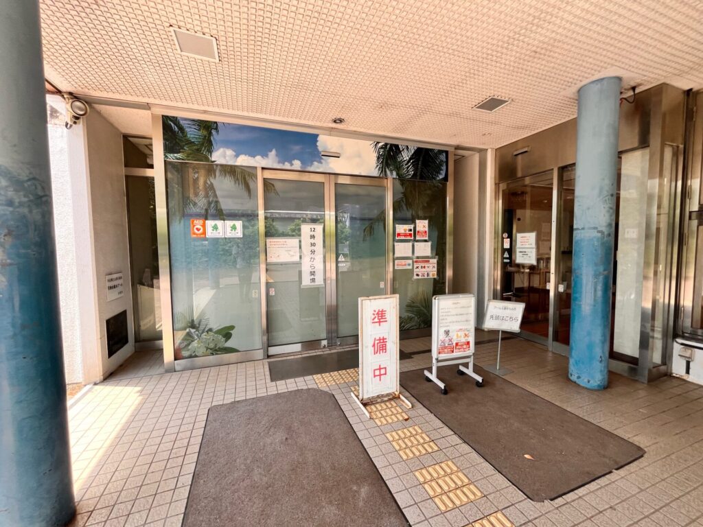 引地台プールの入口
